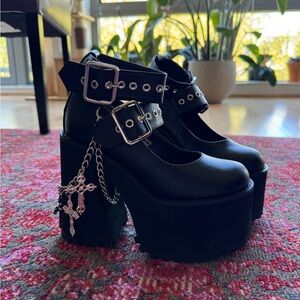 Dollskill Damned if I do platform Mary Jane size US 6
